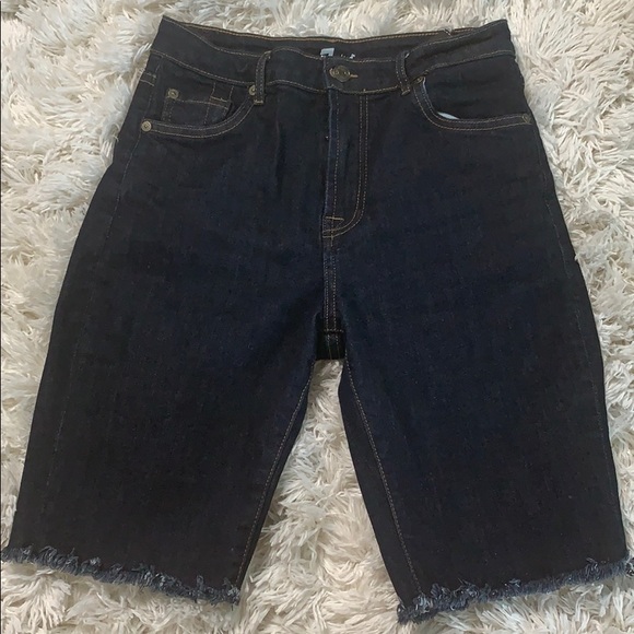 7 For All Mankind hi-rise shorts size 26 - Picture 3 of 9